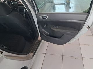 Peugeot 307 2004-thumb-4