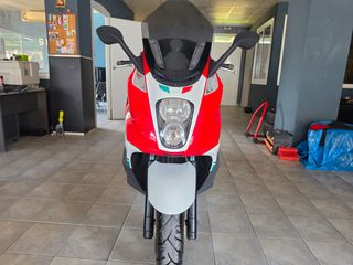 Gilera GP 800 2010-thumb-2