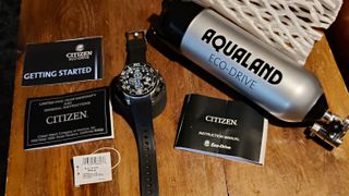 Citizen Promaster Aqualand Eco-Drive Chronograph Depth Meter (μοντέλο BJ2116-07E).