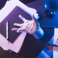 WEDNESDAY - Thing - 3D Pencil Holder + Writting Set-thumb-1