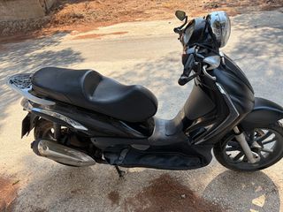 Piaggio Beverly 300i Tourer 2009-thumb-6