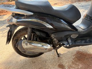 Piaggio Beverly 300i Tourer 2009-thumb-7