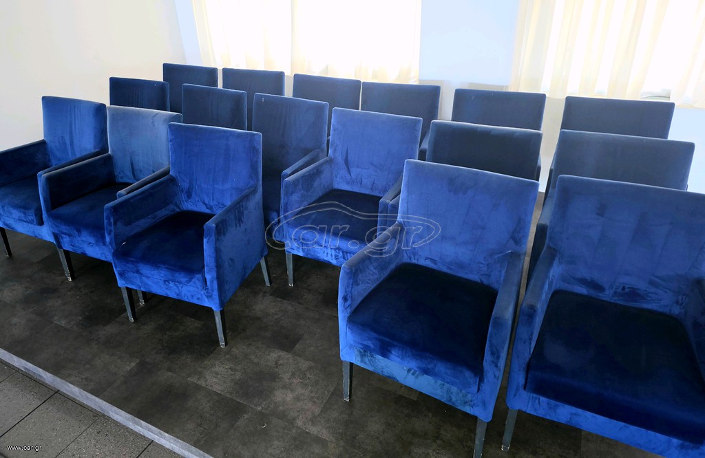 μπλε βελούδινες πολυθρόνες