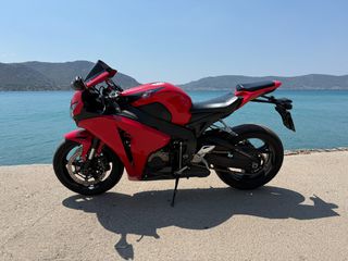 Honda CBR 1000RR 2008-thumb-1