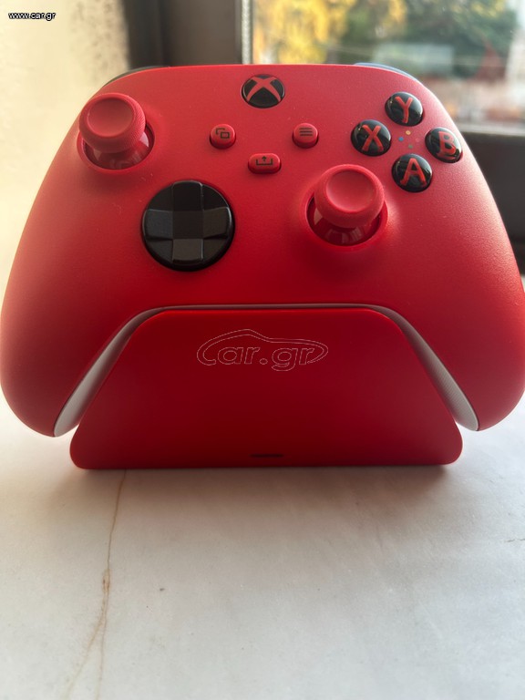 XBOX SERIES CONTROLLER PULSE RED + RAZER QUICK CHARGING STAND PULSE RED