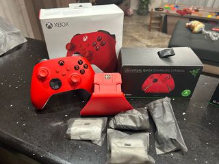 XBOX SERIES CONTROLLER PULSE RED + RAZER QUICK CHARGING STAND PULSE RED-thumb-0