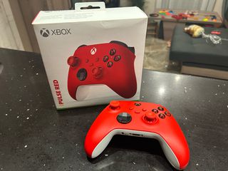 XBOX SERIES CONTROLLER PULSE RED + RAZER QUICK CHARGING STAND PULSE RED-thumb-2