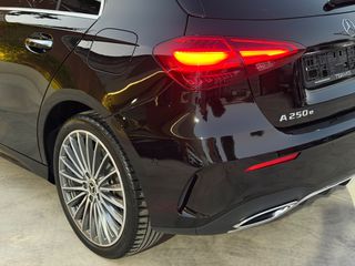 Mercedes-Benz A 250 2023 AMG LINE! PREMIUM PACK! HEAD UP DISPLAY! PANORAMA! FACELIFT!-thumb-9