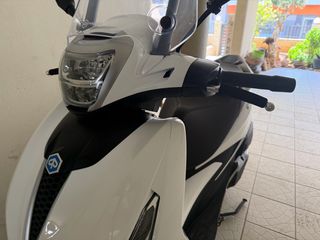 Piaggio Beverly 400 2024-thumb-1