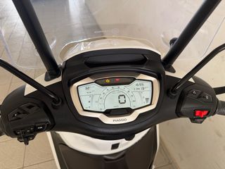 Piaggio Beverly 400 2024-thumb-3