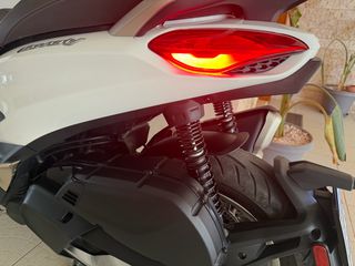Piaggio Beverly 400 2024-thumb-6