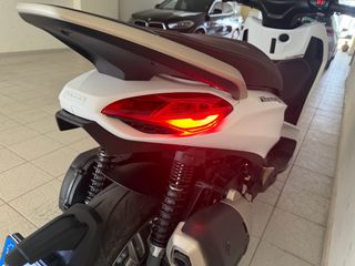 Piaggio Beverly 400 2024-thumb-9