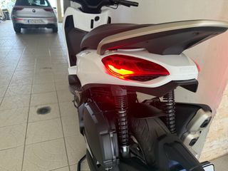 Piaggio Beverly 400 2024-thumb-10