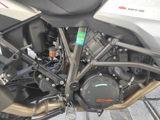 KTM 1290 Super Adventure 2015-thumb-6