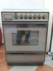 κουζίνα ηλεκτρική με μάτια τέσσερα μάτια πάνω