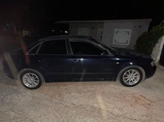 Audi A4 2001 1.6-thumb-2