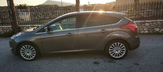 Ford Focus 2011 TITANIUM-thumb-1