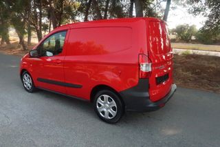 Ford Transit Courier 2017-thumb-3