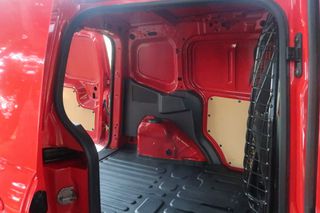Ford Transit Courier 2017-thumb-10