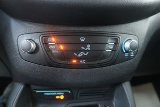 Ford Transit Courier 2017-thumb-18