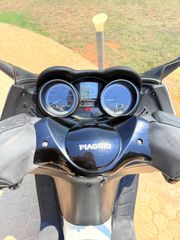 Piaggio XEvo 250 2017-thumb-4