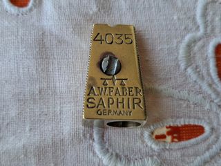 Ξύστρα μολυβιών μπρούτζινη A.W FABER SAPHIR 4035 GERMANY, δεκ'40. Διαστάσεις: 2,7x1,3 εκατοστά