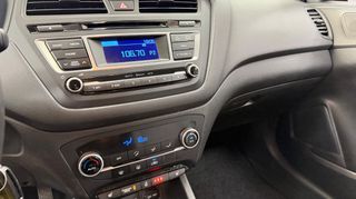 Hyundai i 20 2015 1.4 STYLE-thumb-22