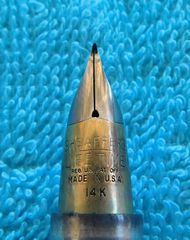 Πέννα γραφής Sheaffer's Lifetime, με μύτη απο χρυσό 14Κ, τοποθετημένη σε βάση από όνυχα, αντίκα.