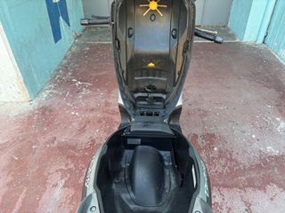 Piaggio Beverly 350 2012-thumb-4