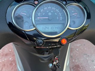 Piaggio Beverly 350 2012-thumb-5