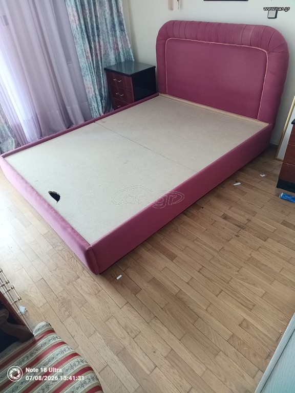 Κρεβάτι με υφασμάτινη επένδυση