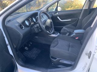 Peugeot 308 2012-thumb-11