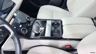Land Rover Range Rover Velar 2023 P400e PLUG-IN HYBRID AWD S/AUTOBESIKOS-thumb-46