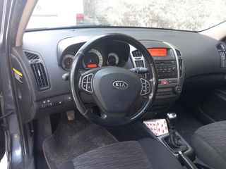 Kia Ceed / cee'd 2010-thumb-5