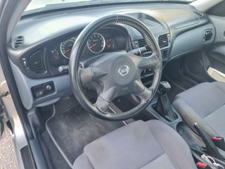 Nissan Almera 2004-thumb-10