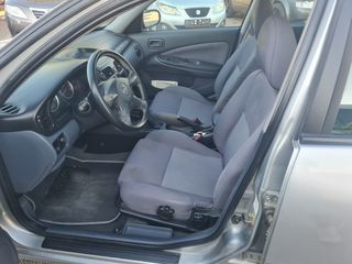 Nissan Almera 2004-thumb-9