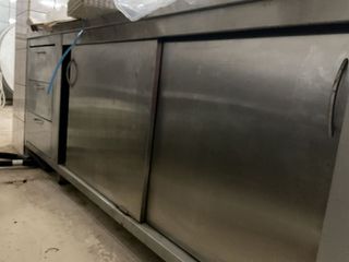 ΠΑΓΚΟΣ ΕΡΓΑΣΙΑΣ ΒΑΡΕΩΣ ΤΥΠΟΥ 2,20*1,10 με 3 ΣΥΡΤΑΡΙΑ 2 ΡΑΦΙΑ ΚΑΙ ΣΥΡΟΜΕΝΕΣ ΠΟΡΤΕΣ