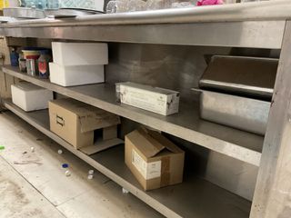 ΠΑΓΚΟΣ ΕΡΓΑΣΙΑΣ ΒΑΡΕΩΣ ΤΥΠΟΥ 2,30*1,10 με 2 ΡΑΦΙΑ και 4 ΠΛΑΣΤΙΚΑ ΤΡΟΧΗΛΑΤΑ ΔΟΧΕΙΑ