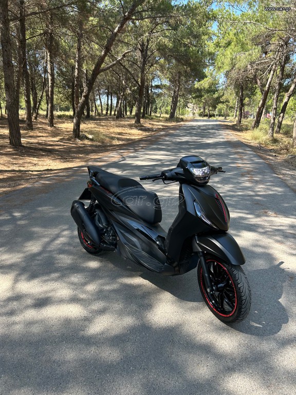 Piaggio Beverly 300 2023 DEEP BLACK