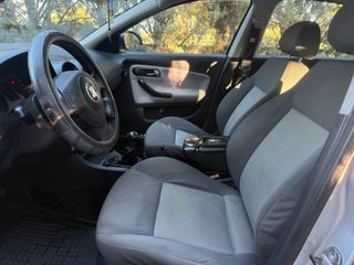 Seat Ibiza 2004-thumb-8