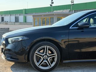 Mercedes-Benz A 250 2020 Limousine 250e AMG Line-thumb-6