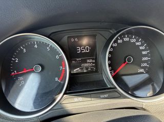 Volkswagen Polo 2015-thumb-12