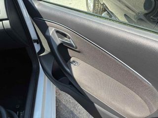 Volkswagen Polo 2015-thumb-18