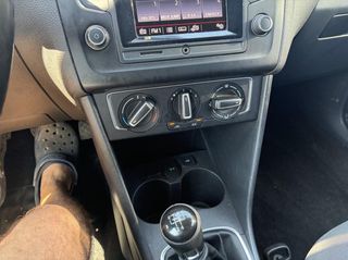 Volkswagen Polo 2015-thumb-16