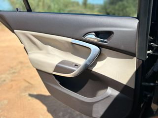 Opel Insignia 2009-thumb-19