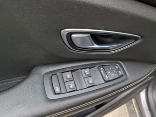 Renault Scenic 2017 1.6 130HP INITIALE PARIS EDITION FULL EXTRA-thumb-18