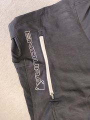 Πωλείται σορτσάκι endura για enduro Large