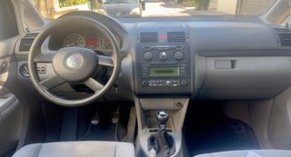 Volkswagen Touran 2004 1.6 FSI FULL BOOK SERVICE-thumb-9