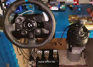 Logitech G923 TRUEFORCE – PS5 / PS4 / PC-thumb-1