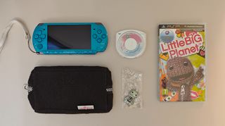 Sony PSP-3004 XZG Turquoise Green LittleBigPlanet – Πλήρες Bundle με Κουτιά & Μπρελόκ